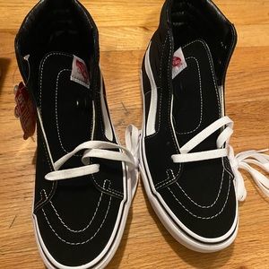 Vans SK-8 Hi Black & White Mens Size 8 Sneaker - New with tags in box.